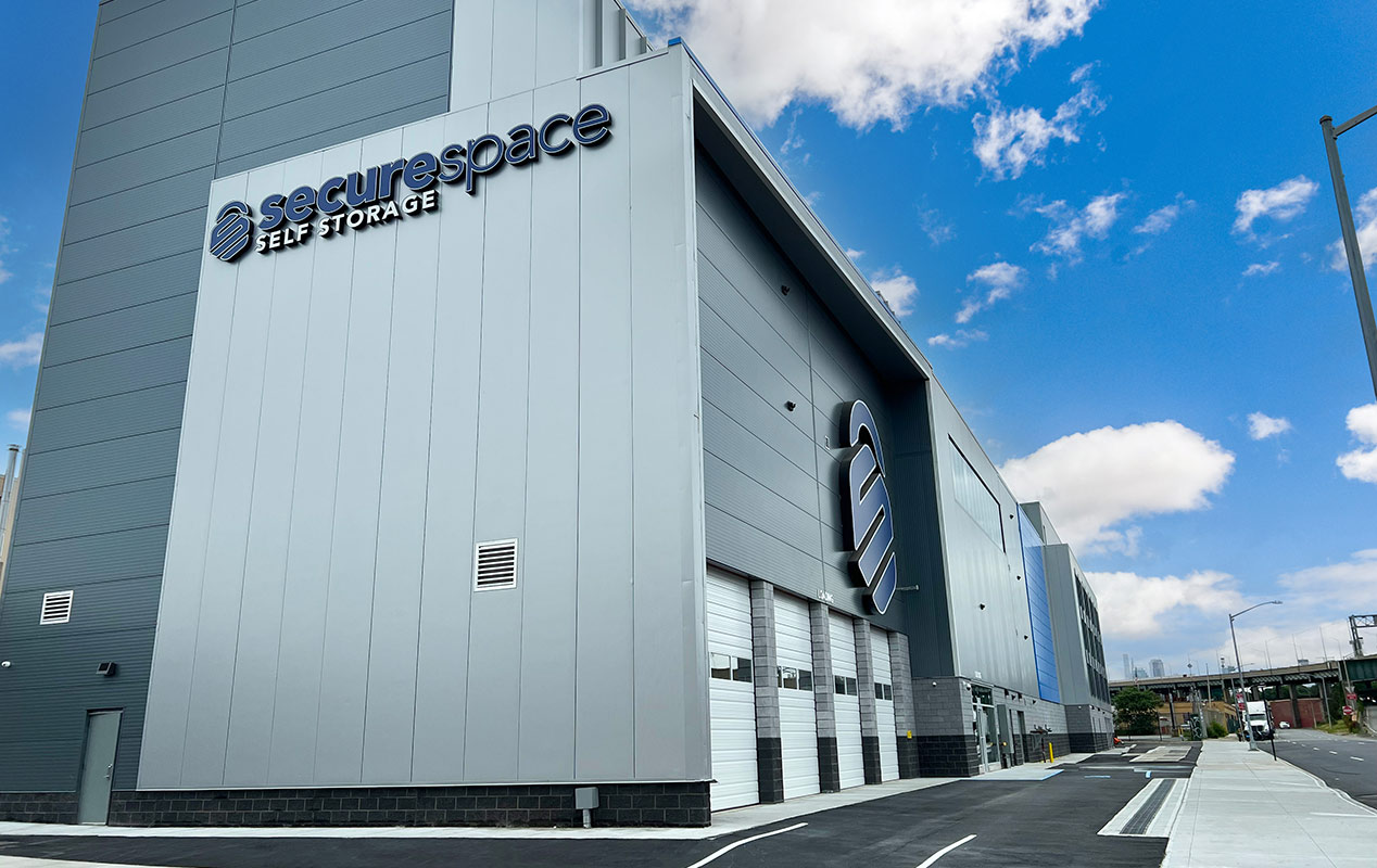 What is the average square feet of a selfstorage facility in New York